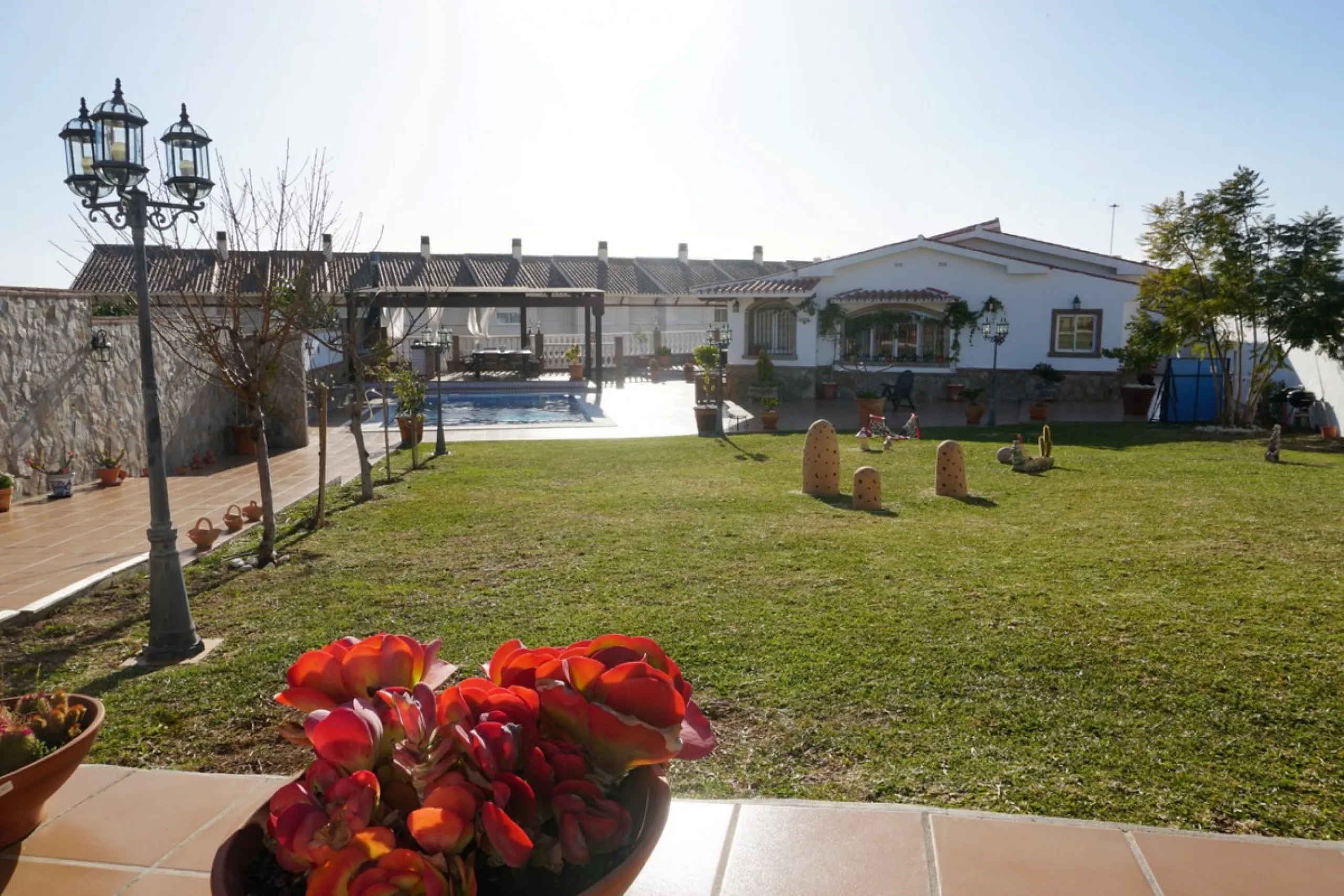 Independent house, Caleta de Vélez boasts of being the most important fishing port in the province of Malaga. You can walk along the pier and see how the fishermen prepare their fising nets and, at dawn, enjoy watching the fishing boats come in to arrive 