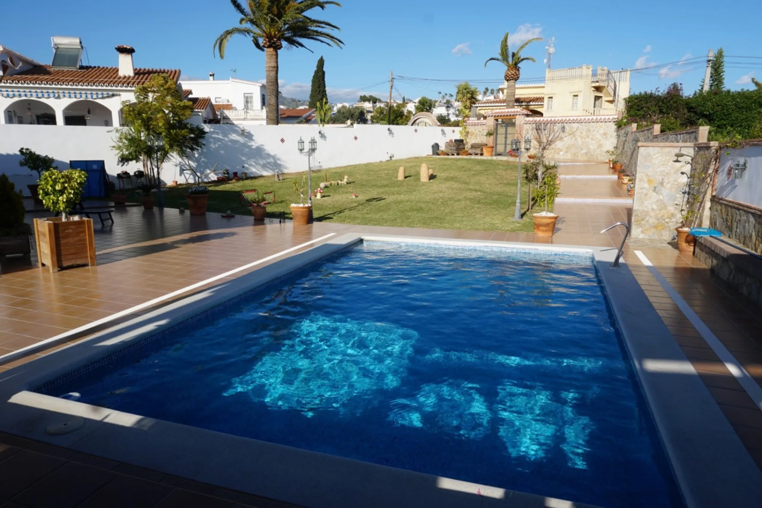 Independent house, Caleta de Vélez boasts of being the most important fishing port in the province of Malaga. You can walk along the pier and see how the fishermen prepare their fising nets and, at dawn, enjoy watching the fishing boats come in to arrive 