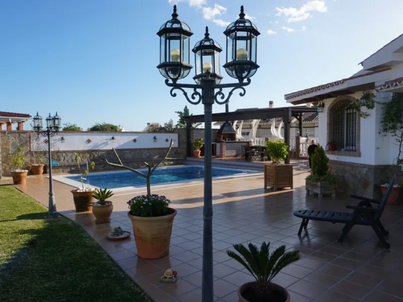 Independent house, Caleta de Vélez boasts of being the most important fishing port in the province of Malaga. You can walk along the pier and see how the fishermen prepare their fising nets and, at dawn, enjoy watching the fishing boats come in to arrive 