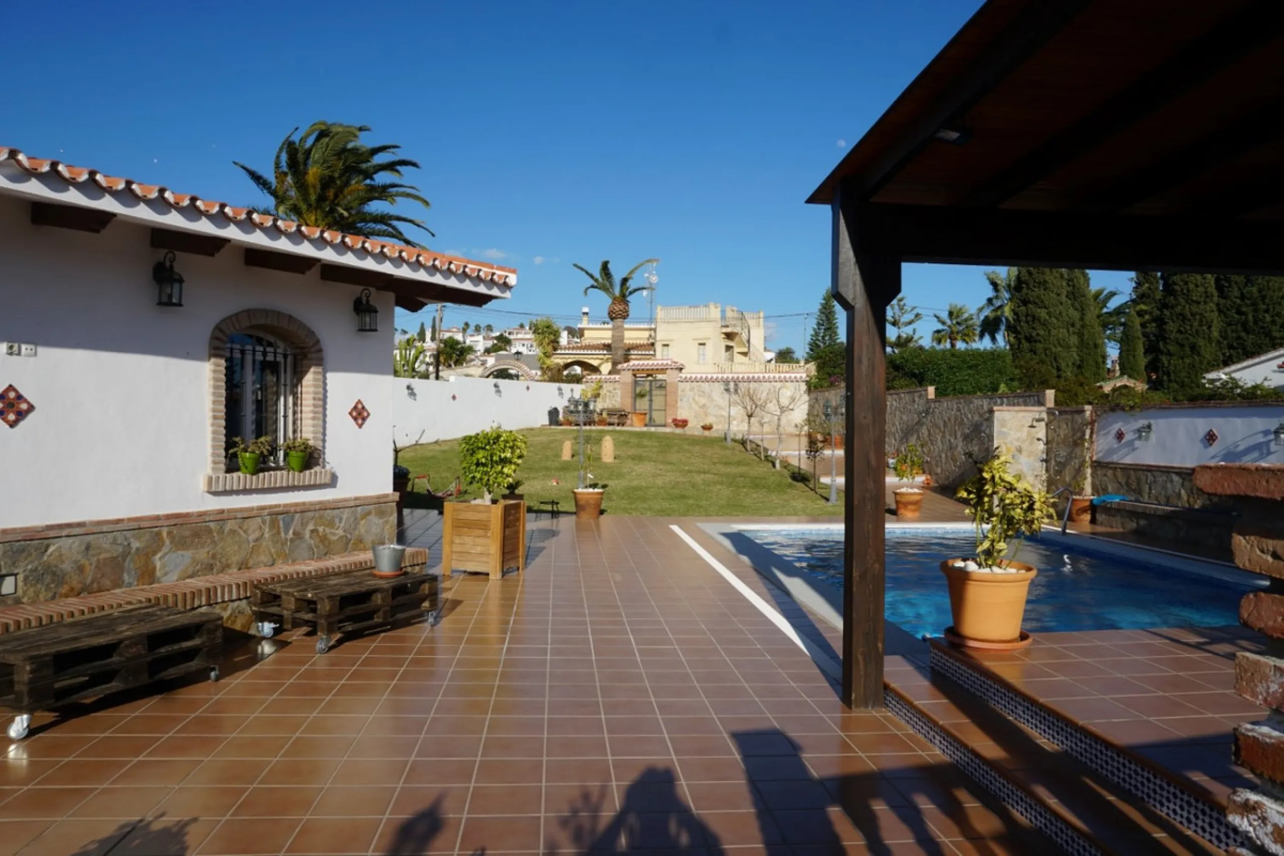 Independent house, Caleta de Vélez boasts of being the most important fishing port in the province of Malaga. You can walk along the pier and see how the fishermen prepare their fising nets and, at dawn, enjoy watching the fishing boats come in to arrive 