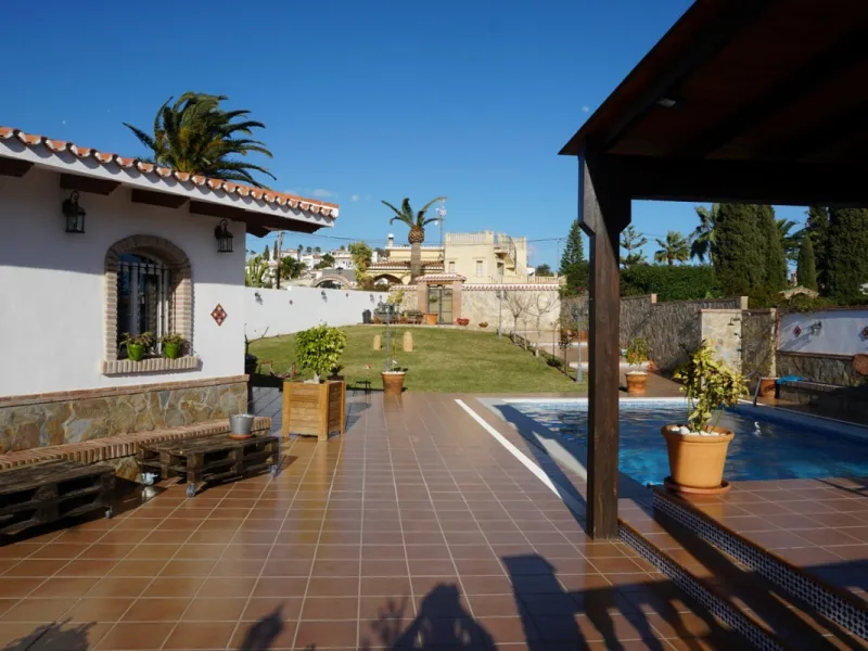 Independent house, Caleta de Vélez boasts of being the most important fishing port in the province of Malaga. You can walk along the pier and see how the fishermen prepare their fising nets and, at dawn, enjoy watching the fishing boats come in to arrive 