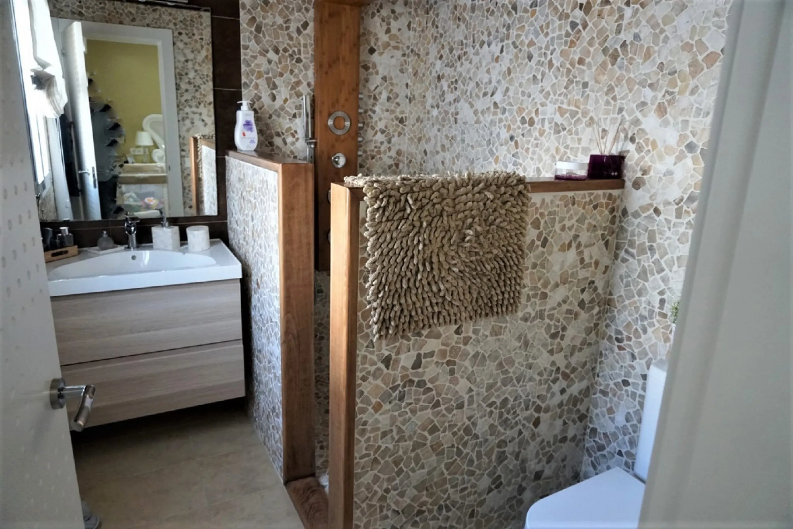 Independent house, Caleta de Vélez boasts of being the most important fishing port in the province of Malaga. You can walk along the pier and see how the fishermen prepare their fising nets and, at dawn, enjoy watching the fishing boats come in to arrive 