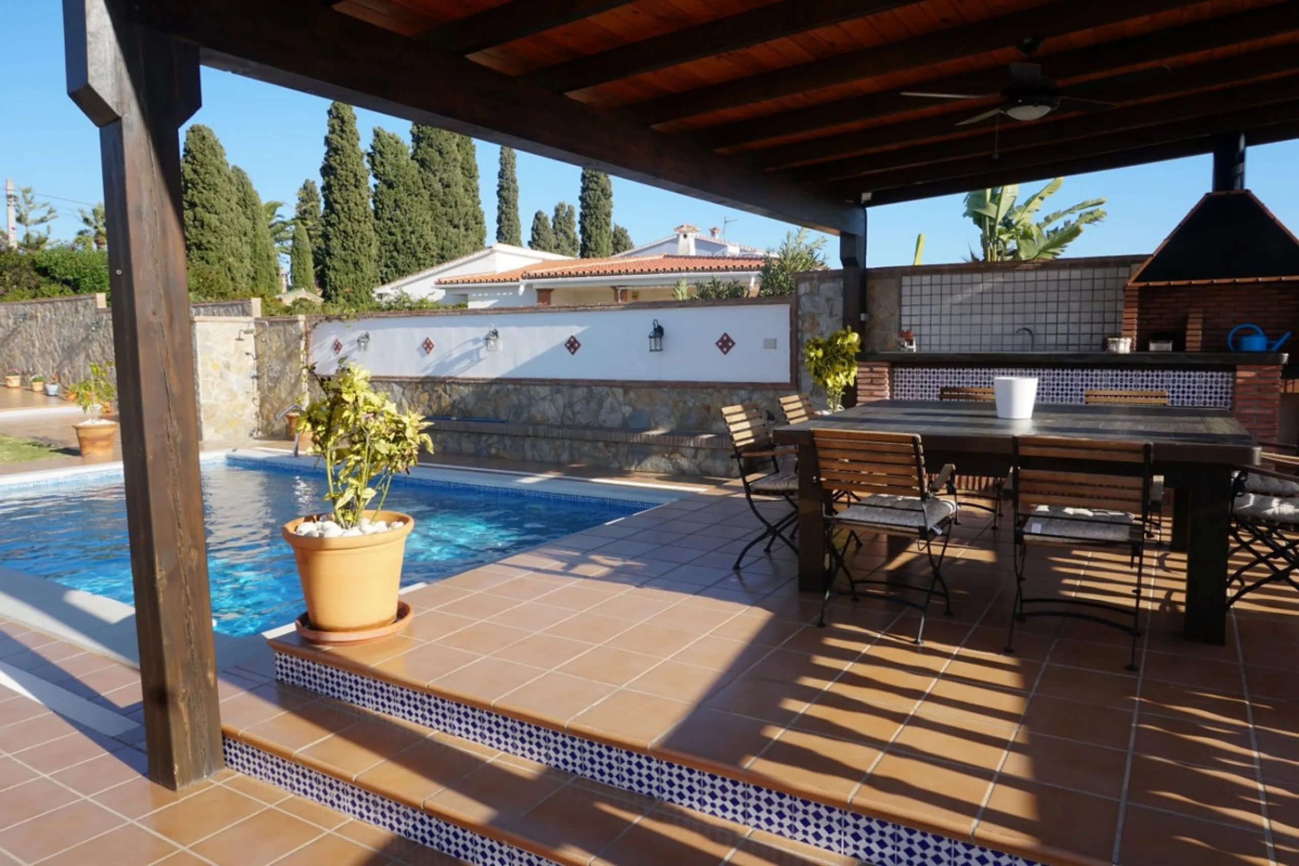 Independent house, Caleta de Vélez boasts of being the most important fishing port in the province of Malaga. You can walk along the pier and see how the fishermen prepare their fising nets and, at dawn, enjoy watching the fishing boats come in to arrive 