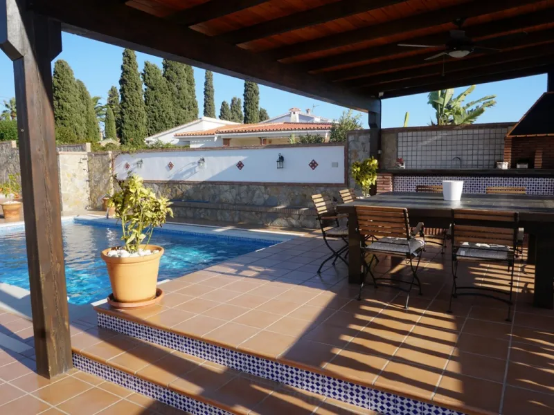Independent house, Caleta de Vélez boasts of being the most important fishing port in the province of Malaga. You can walk along the pier and see how the fishermen prepare their fising nets and, at dawn, enjoy watching the fishing boats come in to arrive 