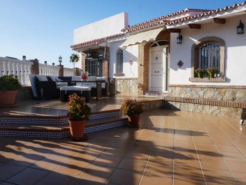 Independent house, Caleta de Vélez boasts of being the most important fishing port in the province of Malaga. You can walk along the pier and see how the fishermen prepare their fising nets and, at dawn, enjoy watching the fishing boats come in to arrive 