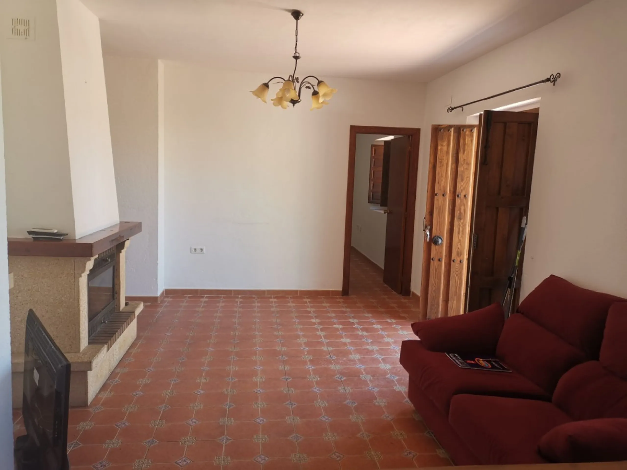 Before the professional cultivation of avocado and mango came to Axarquía not so many years ago, it was mainly almond and olive trees that shaped the landscape on the Costa del Sol. Even today, particularly in the interior of the Axarquía, there are impre