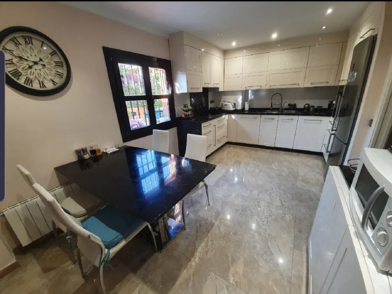 Bright and spacious corner townhouse with a large garden of 250m.