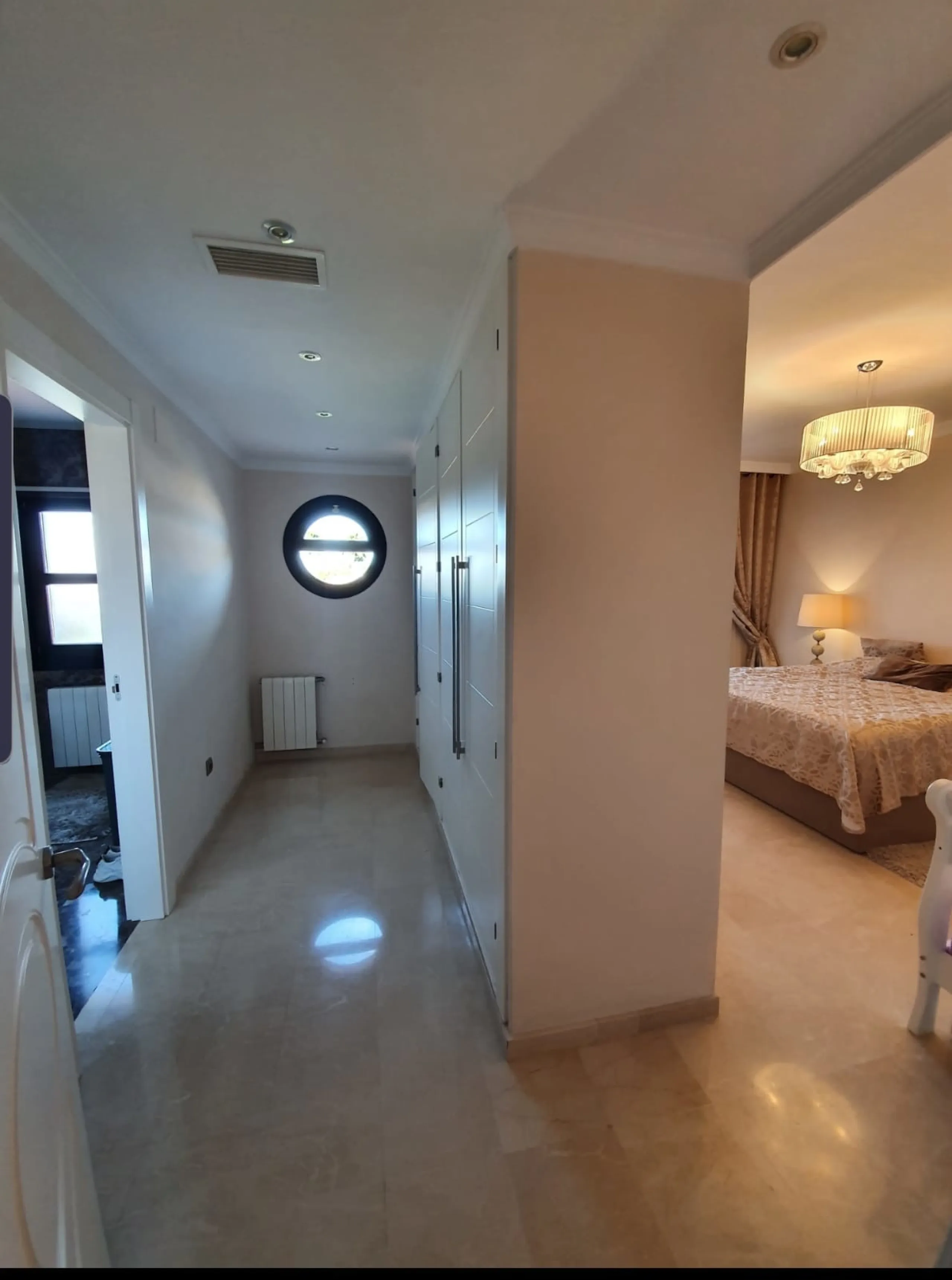 Bright and spacious corner townhouse with a large garden of 250m.