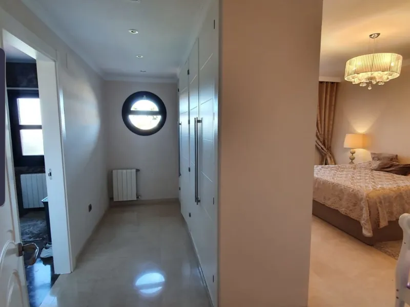 Bright and spacious corner townhouse with a large garden of 250m.