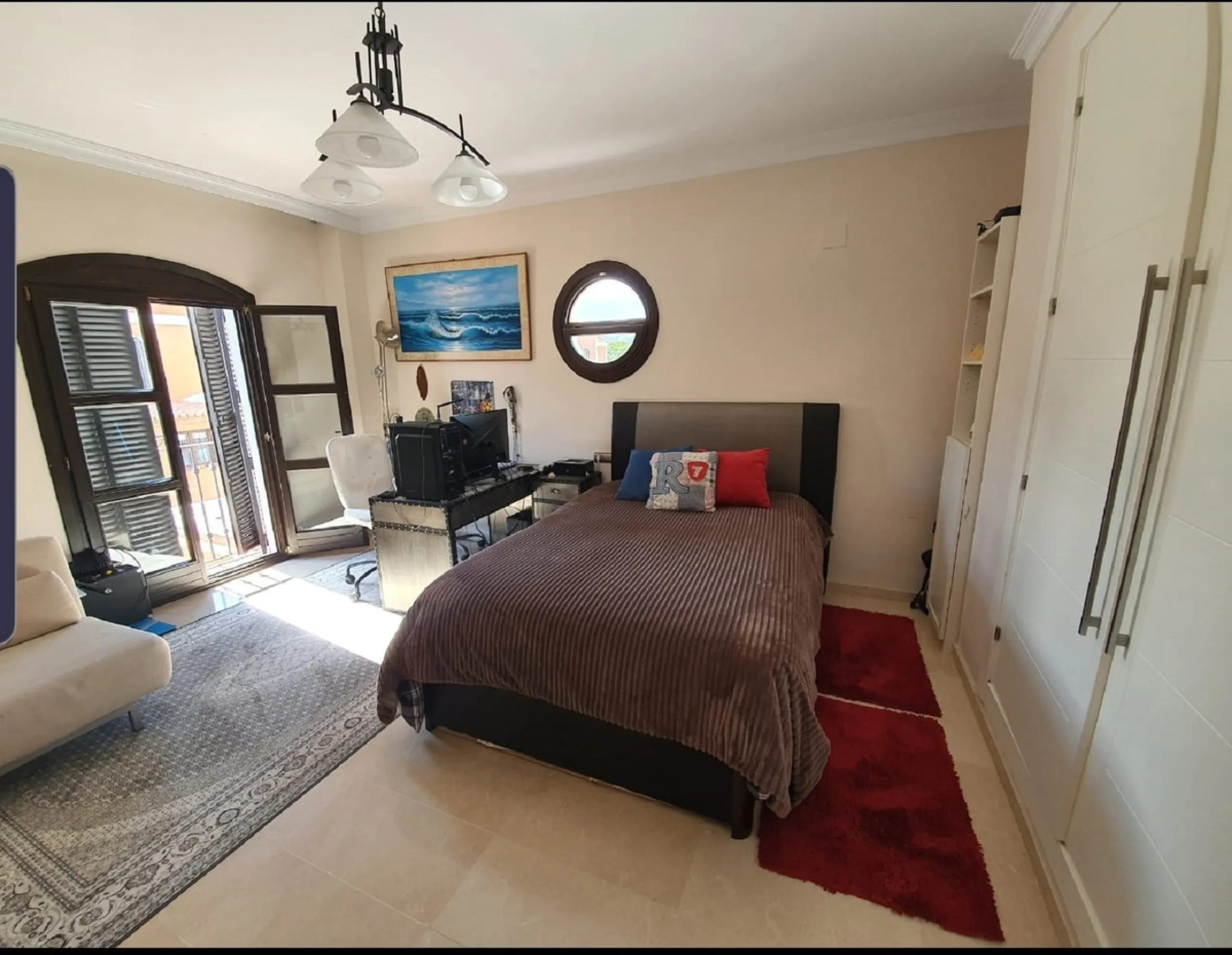 Bright and spacious corner townhouse with a large garden of 250m.