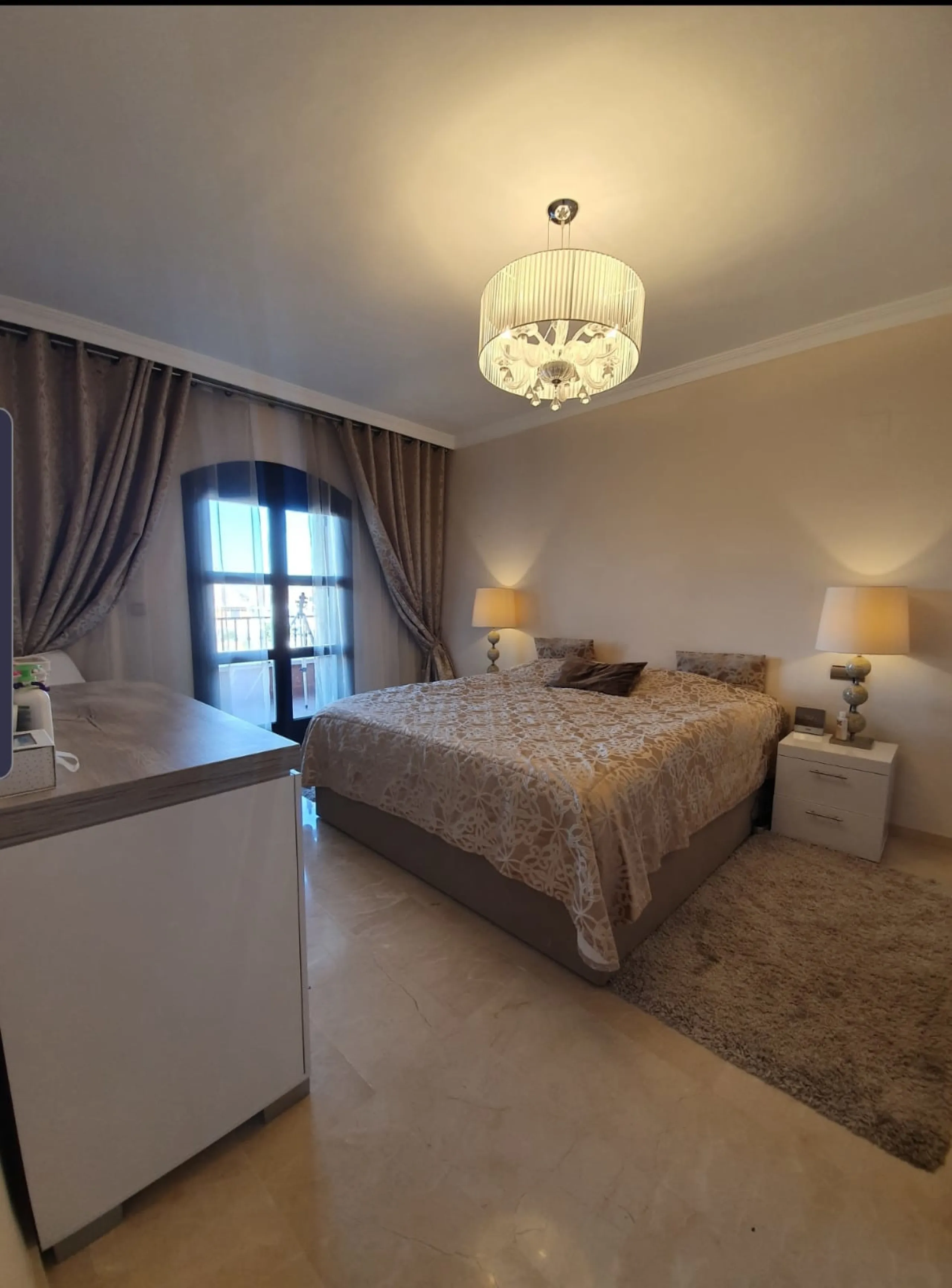 Bright and spacious corner townhouse with a large garden of 250m.