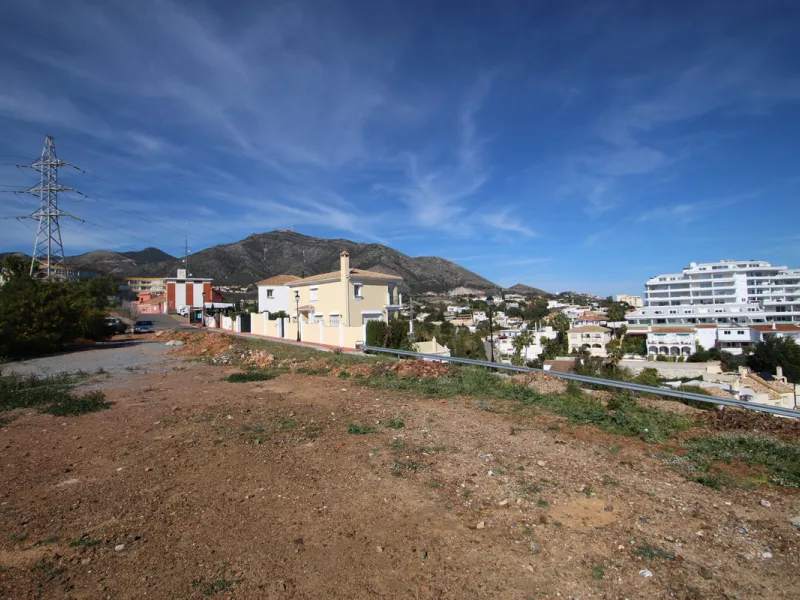 Plot - Residential Plot в продаже в Fuengirola, Málaga. Площадь дома 5980 м². Площадь участка 35000 м²
