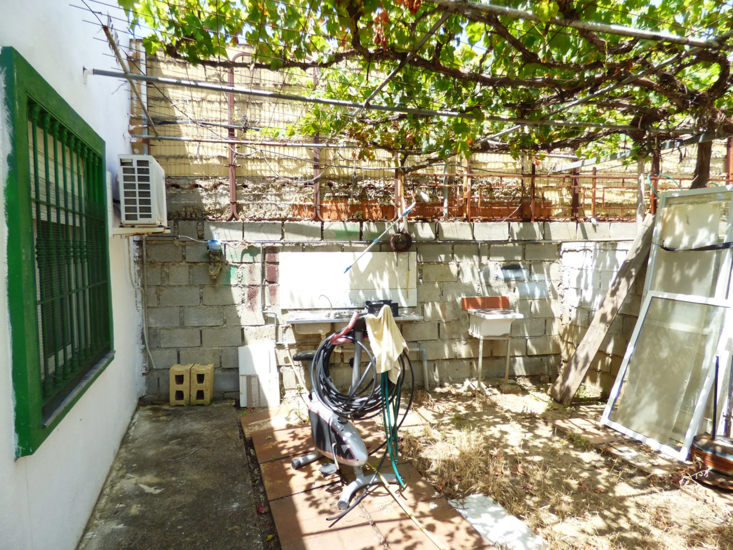 PLOT IN EL HORNILLO WITH BUILT HOUSING, GARDENS, FRUIT TREES, STORAGE AND MORE CONSTRUCTIONS