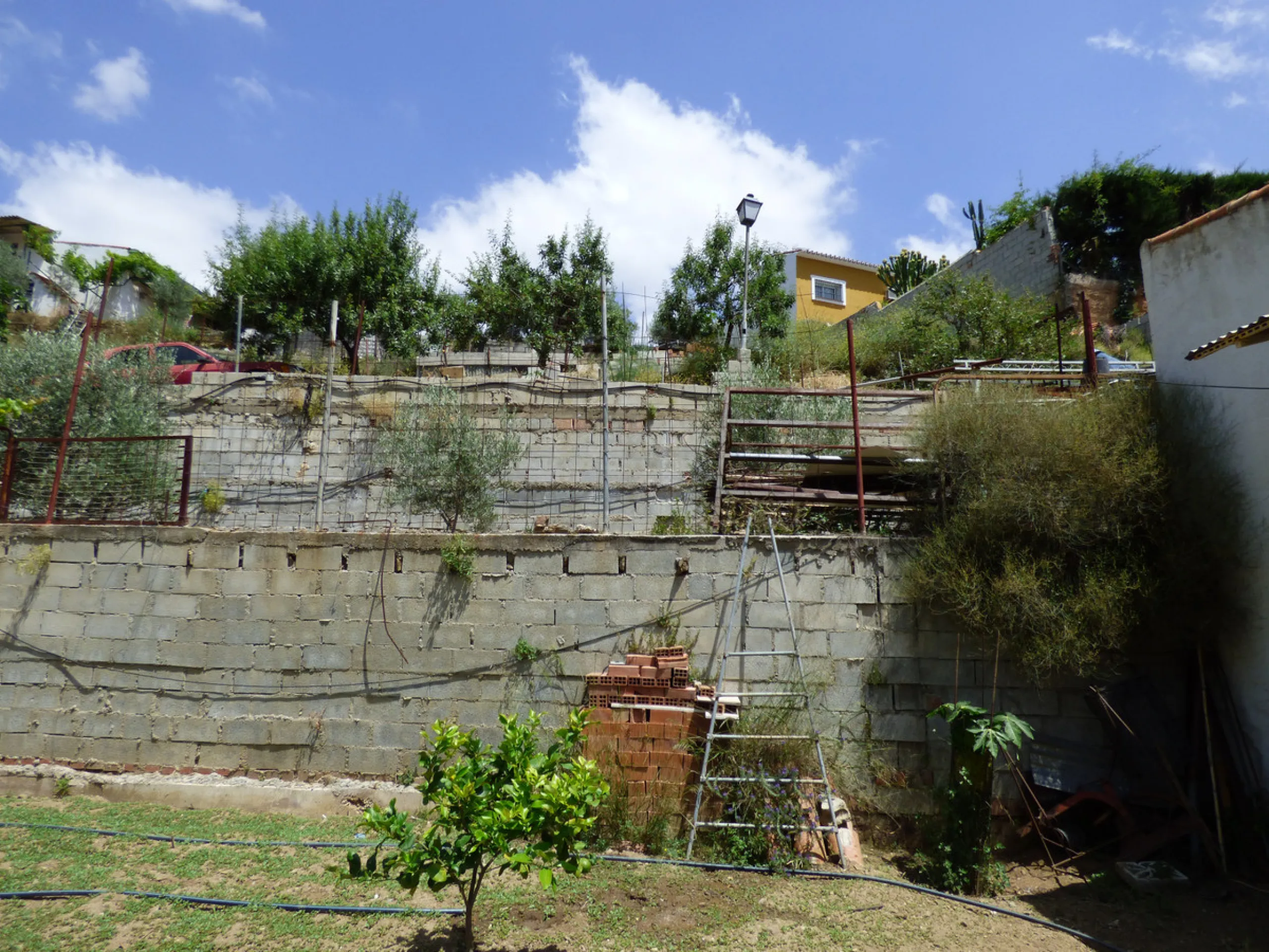 PLOT IN EL HORNILLO WITH BUILT HOUSING, GARDENS, FRUIT TREES, STORAGE AND MORE CONSTRUCTIONS