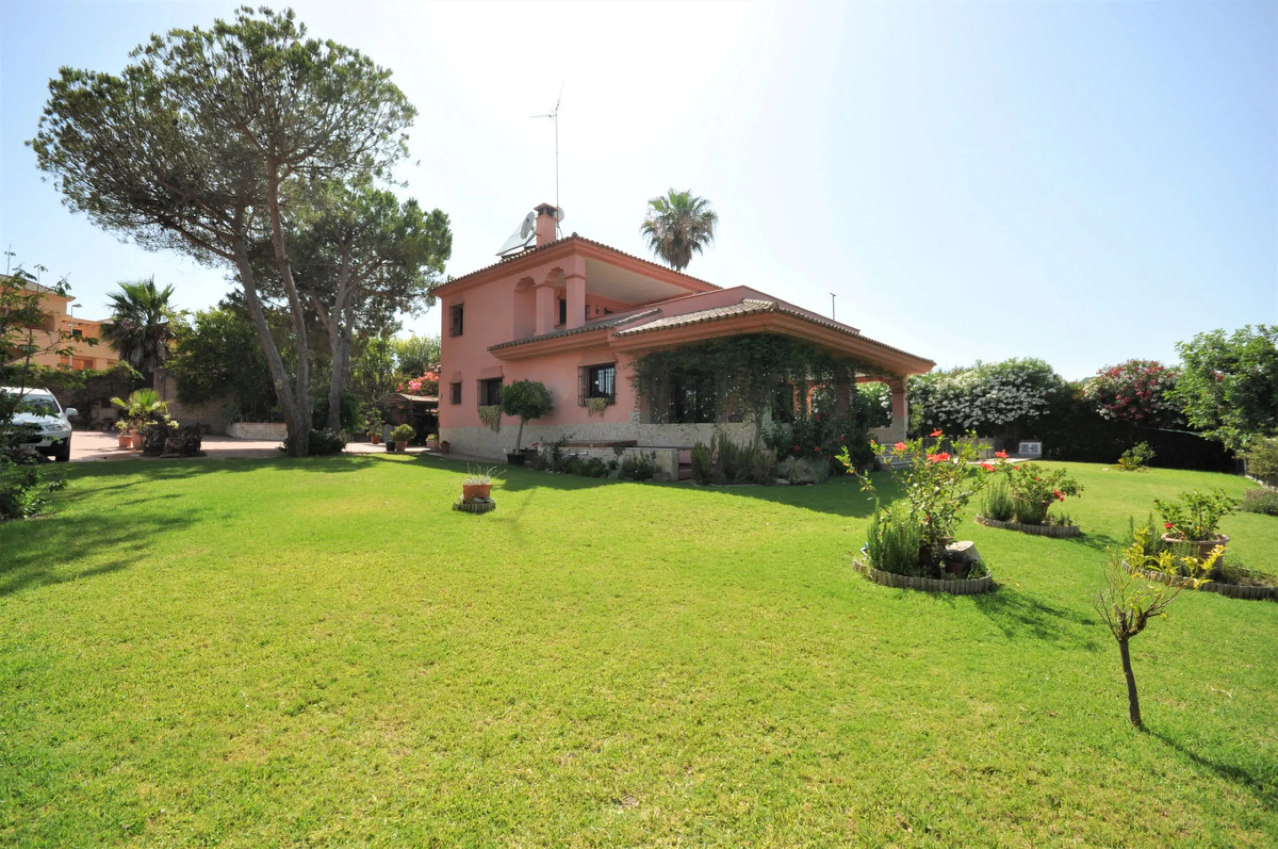 House - Detached Villa в продаже в Casares, Málaga. В доме 4 спален и 3 ванных комнат. Площадь дома 310 м². Площадь участка 2200 м²