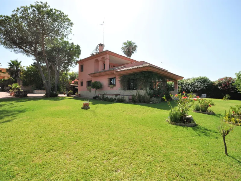 House - Detached Villa в продаже в Casares, Málaga. В доме 4 спален и 3 ванных комнат. Площадь дома 310 м². Площадь участка 2200 м²