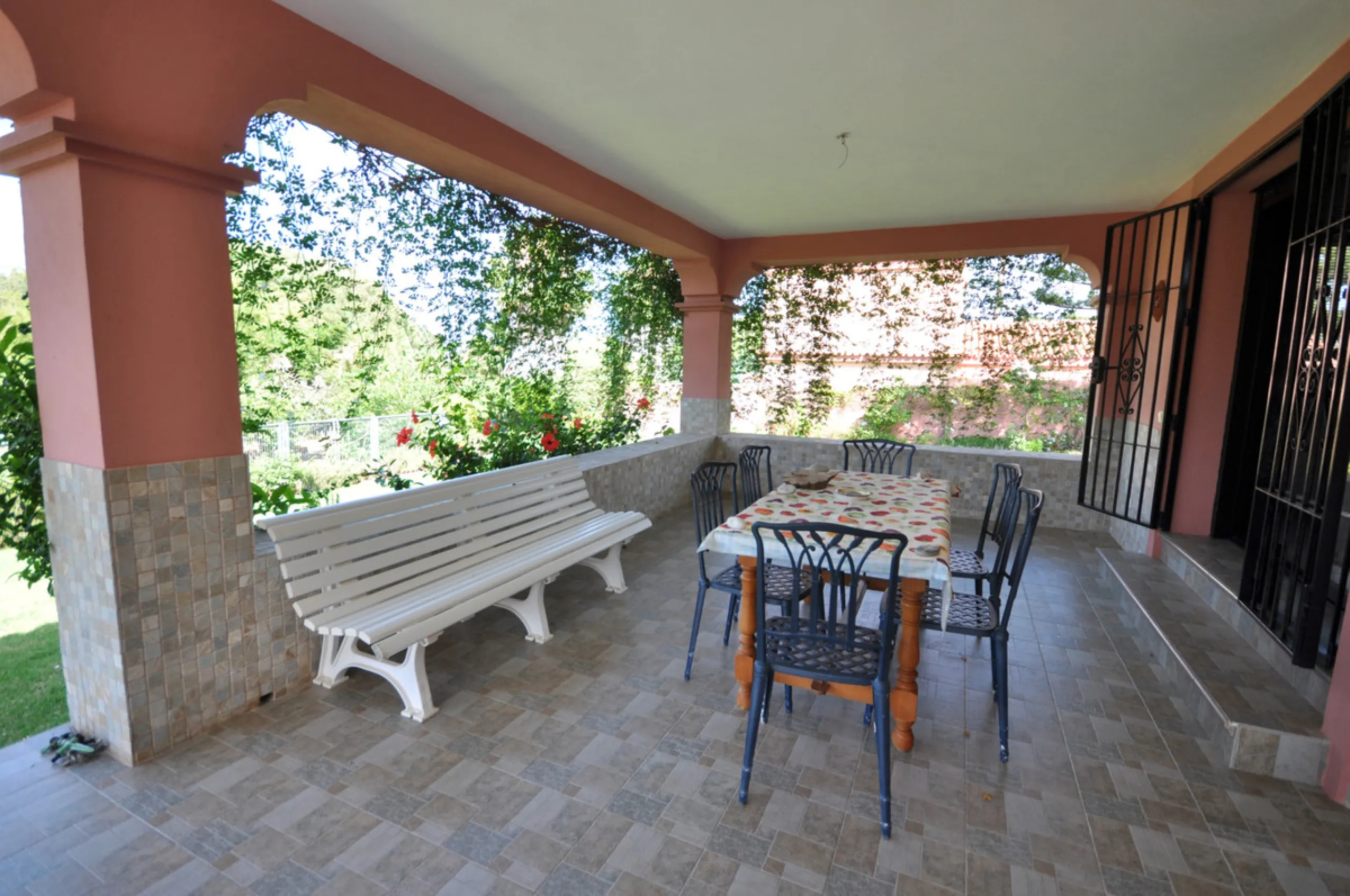House - Detached Villa в продаже в Casares, Málaga. В доме 4 спален и 3 ванных комнат. Площадь дома 310 м². Площадь участка 2200 м²