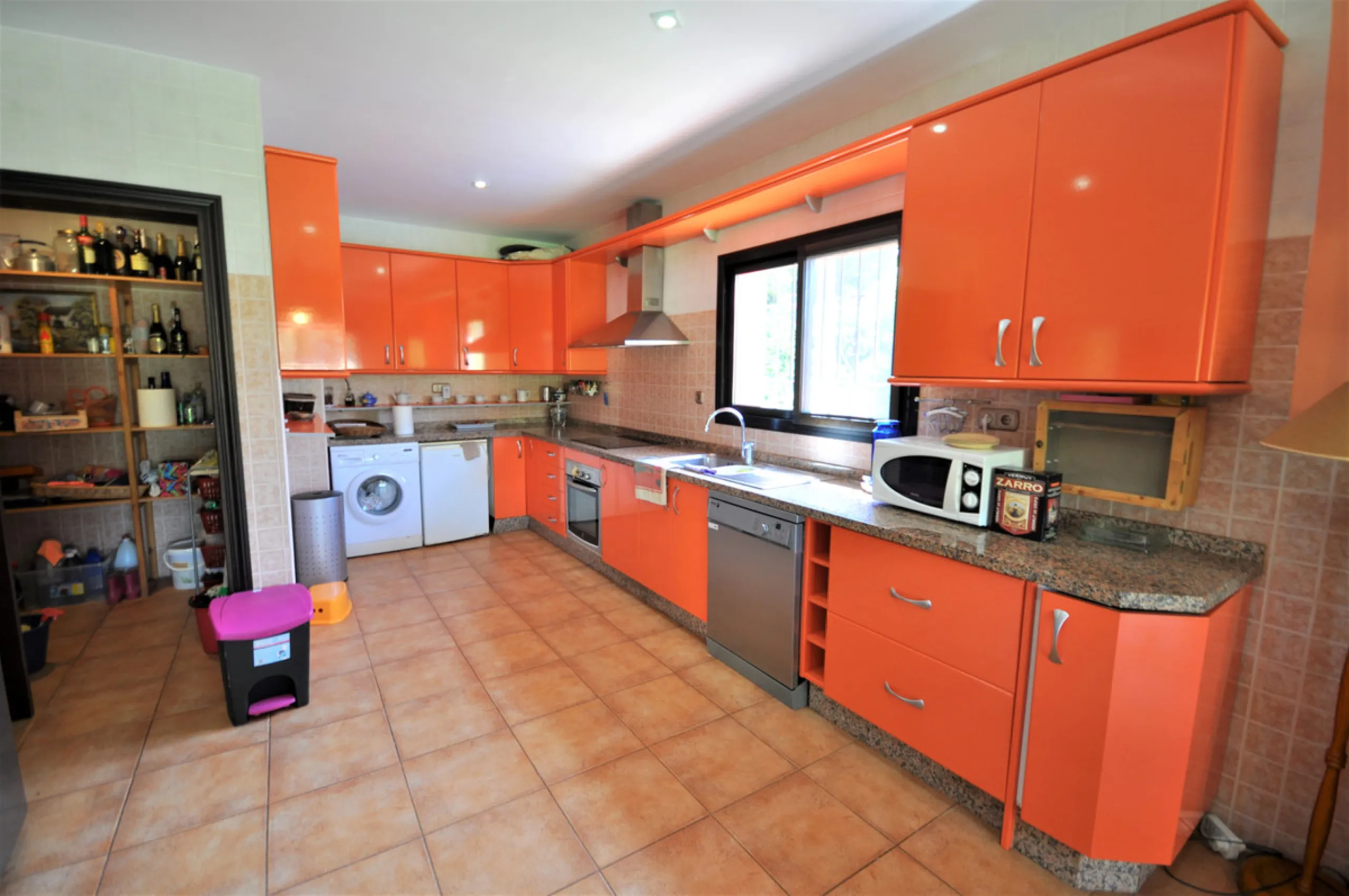 House - Detached Villa в продаже в Casares, Málaga. В доме 4 спален и 3 ванных комнат. Площадь дома 310 м². Площадь участка 2200 м²