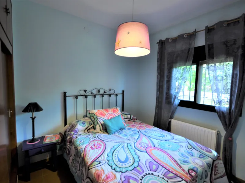 House - Detached Villa в продаже в Casares, Málaga. В доме 4 спален и 3 ванных комнат. Площадь дома 310 м². Площадь участка 2200 м²