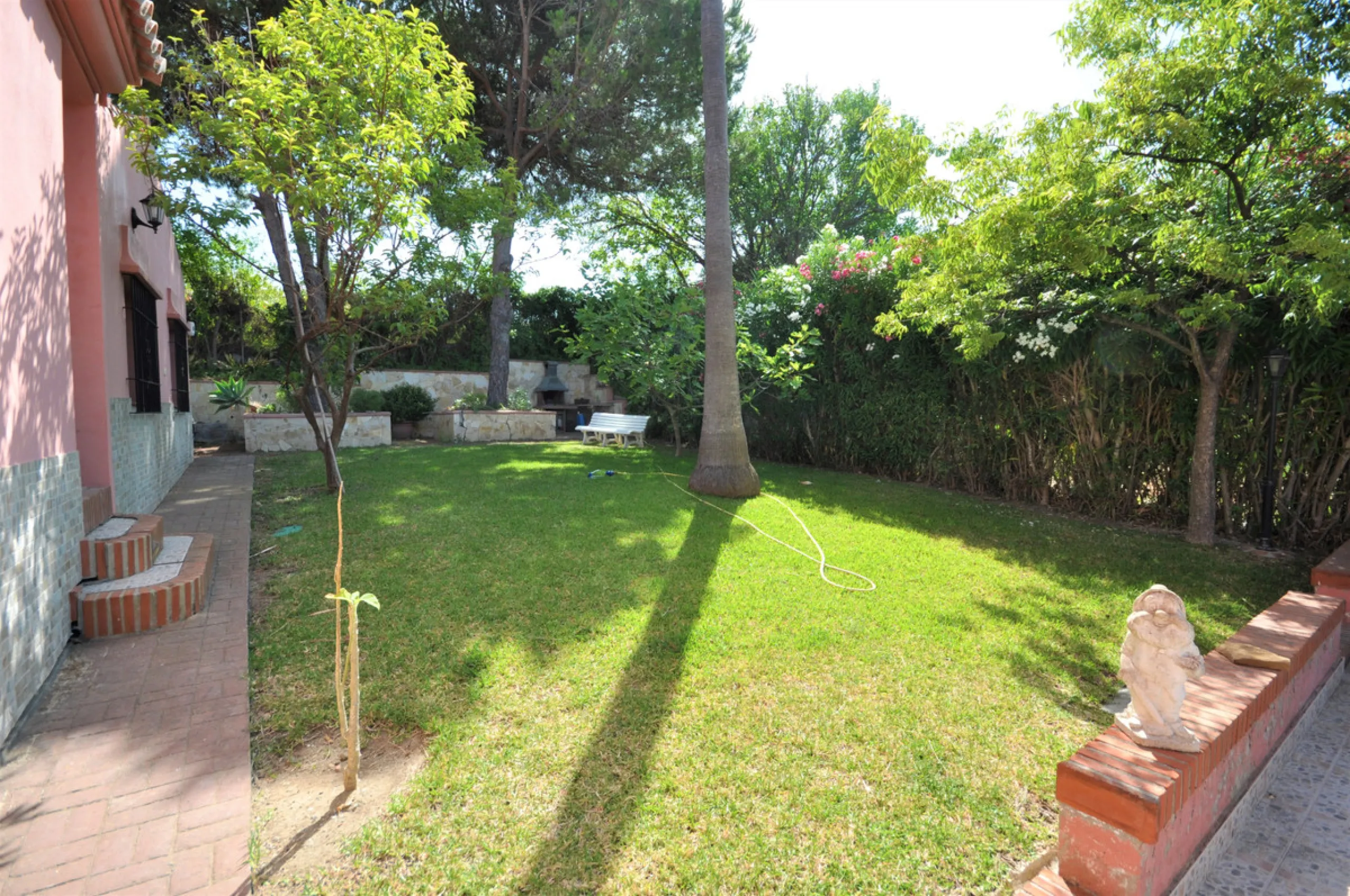 House - Detached Villa в продаже в Casares, Málaga. В доме 4 спален и 3 ванных комнат. Площадь дома 310 м². Площадь участка 2200 м²