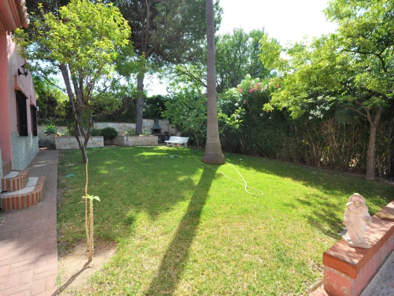 House - Detached Villa в продаже в Casares, Málaga. В доме 4 спален и 3 ванных комнат. Площадь дома 310 м². Площадь участка 2200 м²
