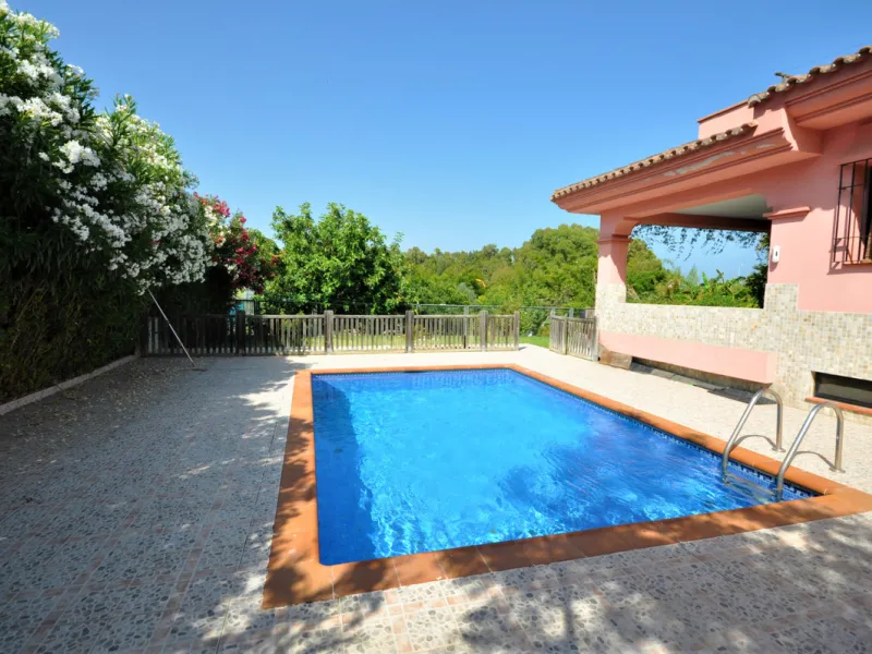 House - Detached Villa в продаже в Casares, Málaga. В доме 4 спален и 3 ванных комнат. Площадь дома 310 м². Площадь участка 2200 м²