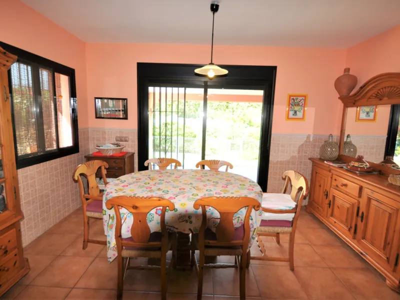 House - Detached Villa в продаже в Casares, Málaga. В доме 4 спален и 3 ванных комнат. Площадь дома 310 м². Площадь участка 2200 м²