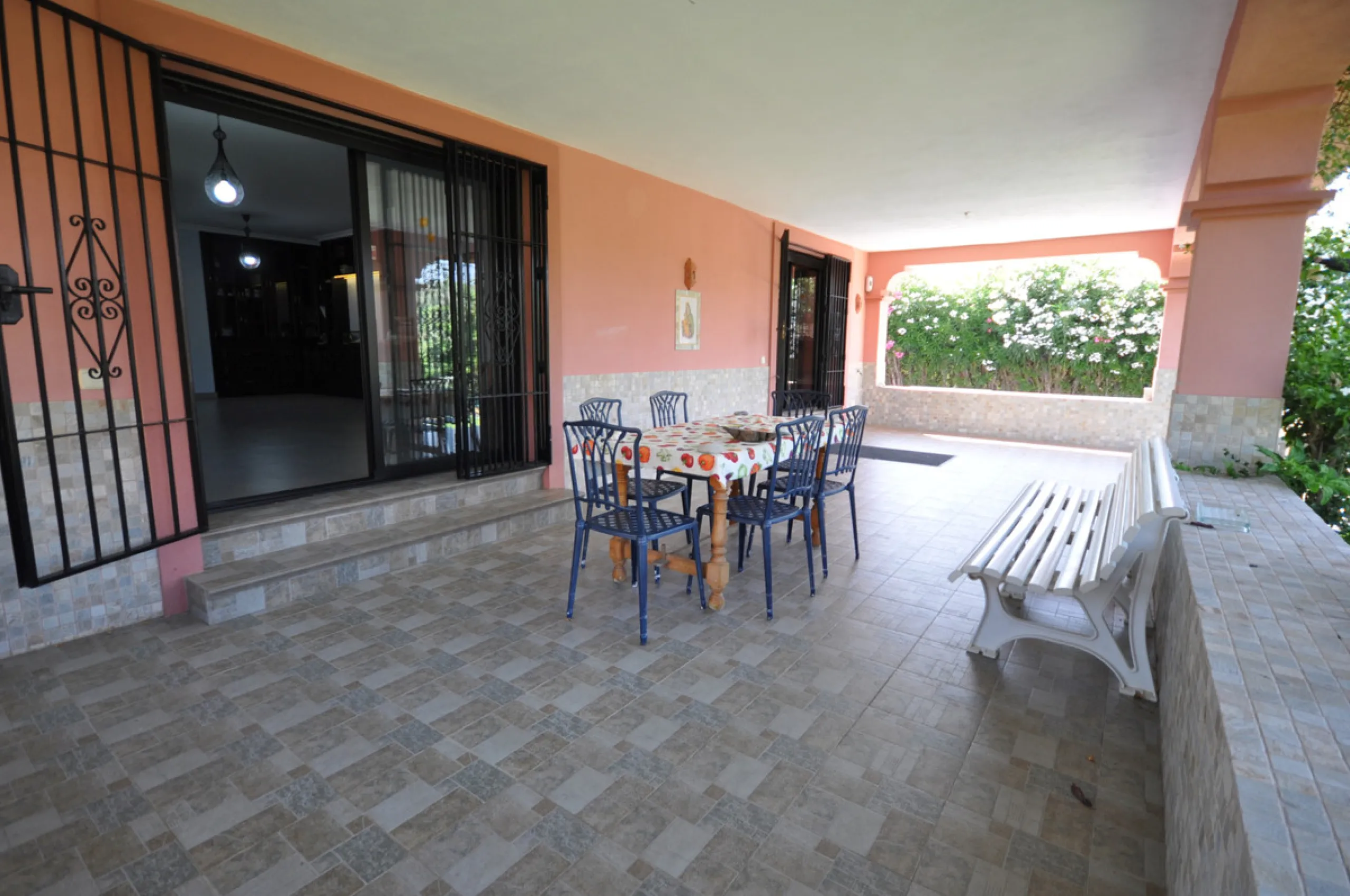 House - Detached Villa в продаже в Casares, Málaga. В доме 4 спален и 3 ванных комнат. Площадь дома 310 м². Площадь участка 2200 м²