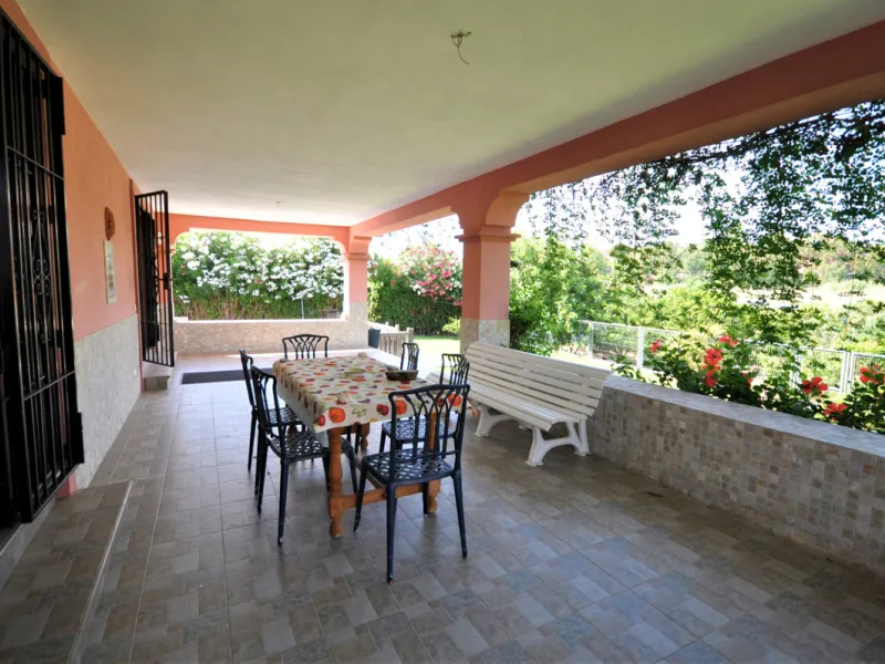 House - Detached Villa в продаже в Casares, Málaga. В доме 4 спален и 3 ванных комнат. Площадь дома 310 м². Площадь участка 2200 м²