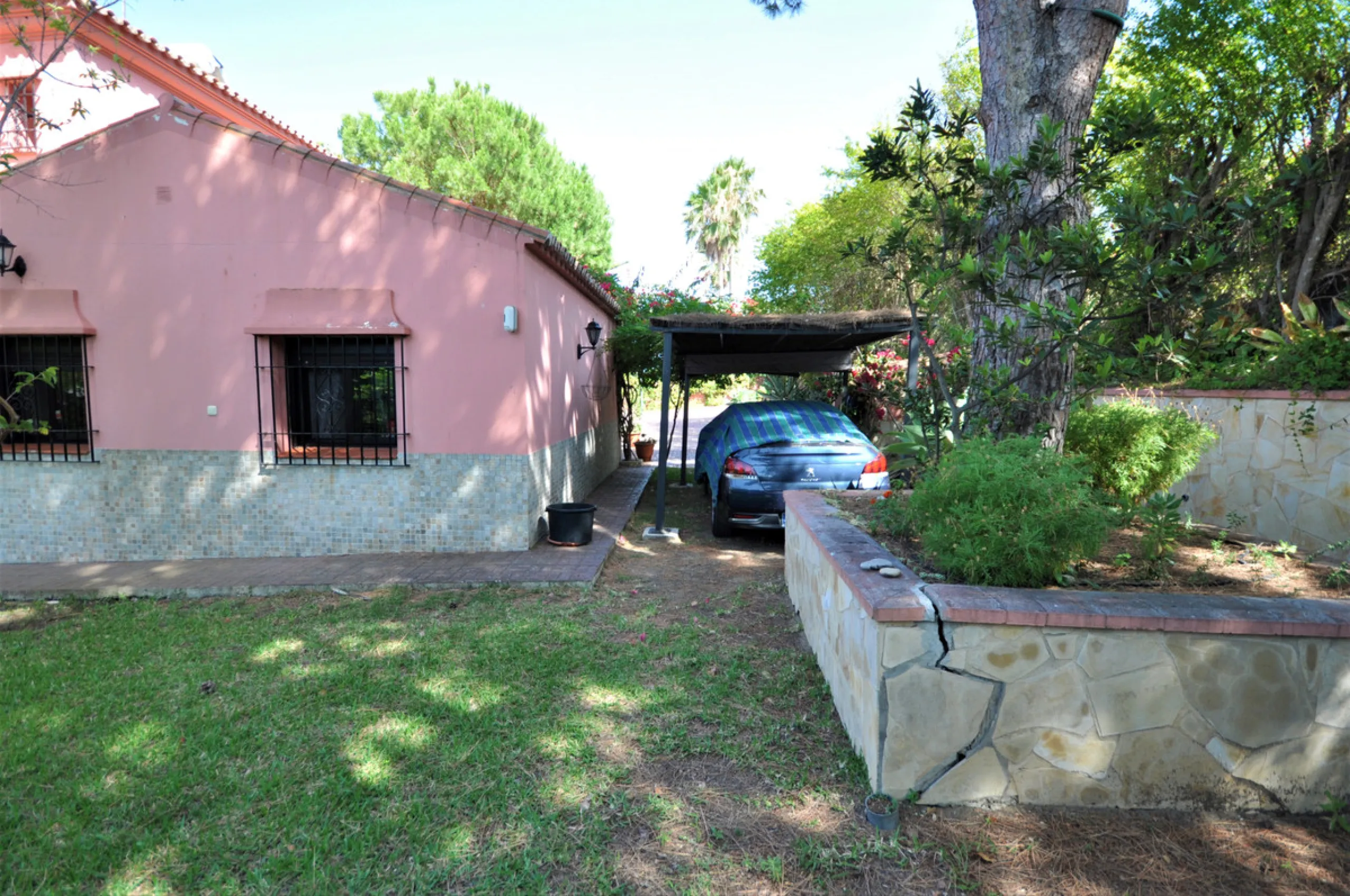 House - Detached Villa в продаже в Casares, Málaga. В доме 4 спален и 3 ванных комнат. Площадь дома 310 м². Площадь участка 2200 м²