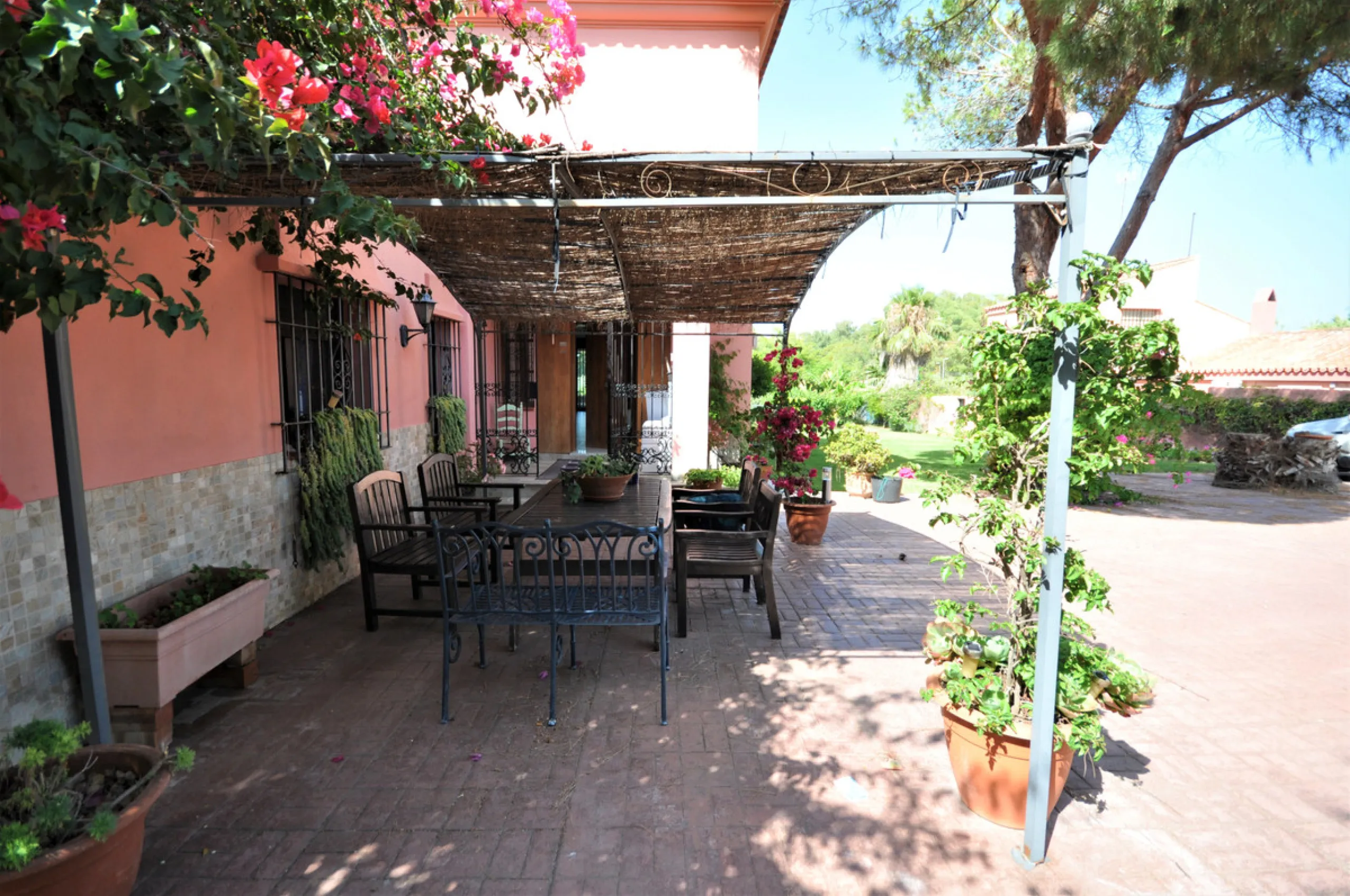 House - Detached Villa в продаже в Casares, Málaga. В доме 4 спален и 3 ванных комнат. Площадь дома 310 м². Площадь участка 2200 м²