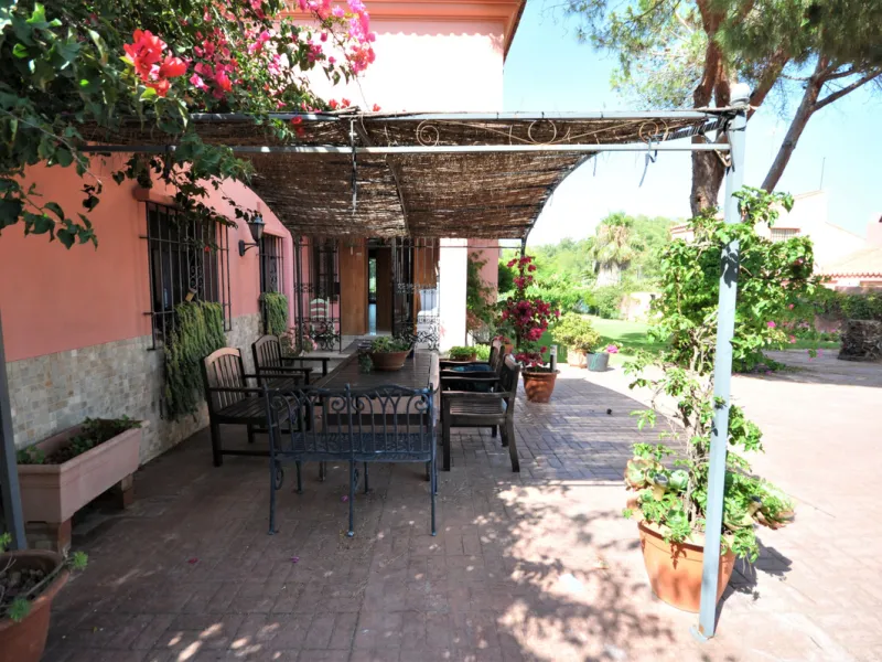 House - Detached Villa в продаже в Casares, Málaga. В доме 4 спален и 3 ванных комнат. Площадь дома 310 м². Площадь участка 2200 м²