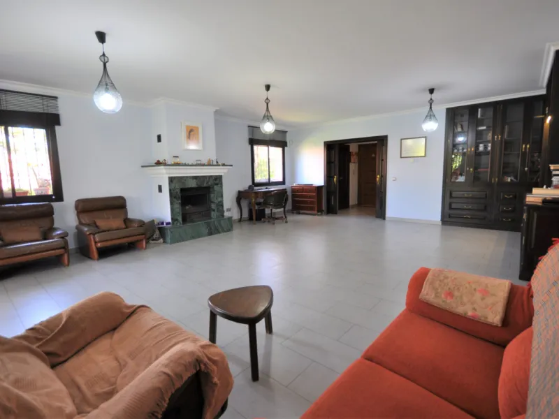 House - Detached Villa в продаже в Casares, Málaga. В доме 4 спален и 3 ванных комнат. Площадь дома 310 м². Площадь участка 2200 м²