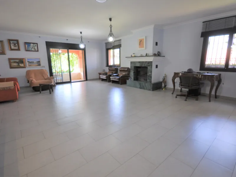 House - Detached Villa в продаже в Casares, Málaga. В доме 4 спален и 3 ванных комнат. Площадь дома 310 м². Площадь участка 2200 м²