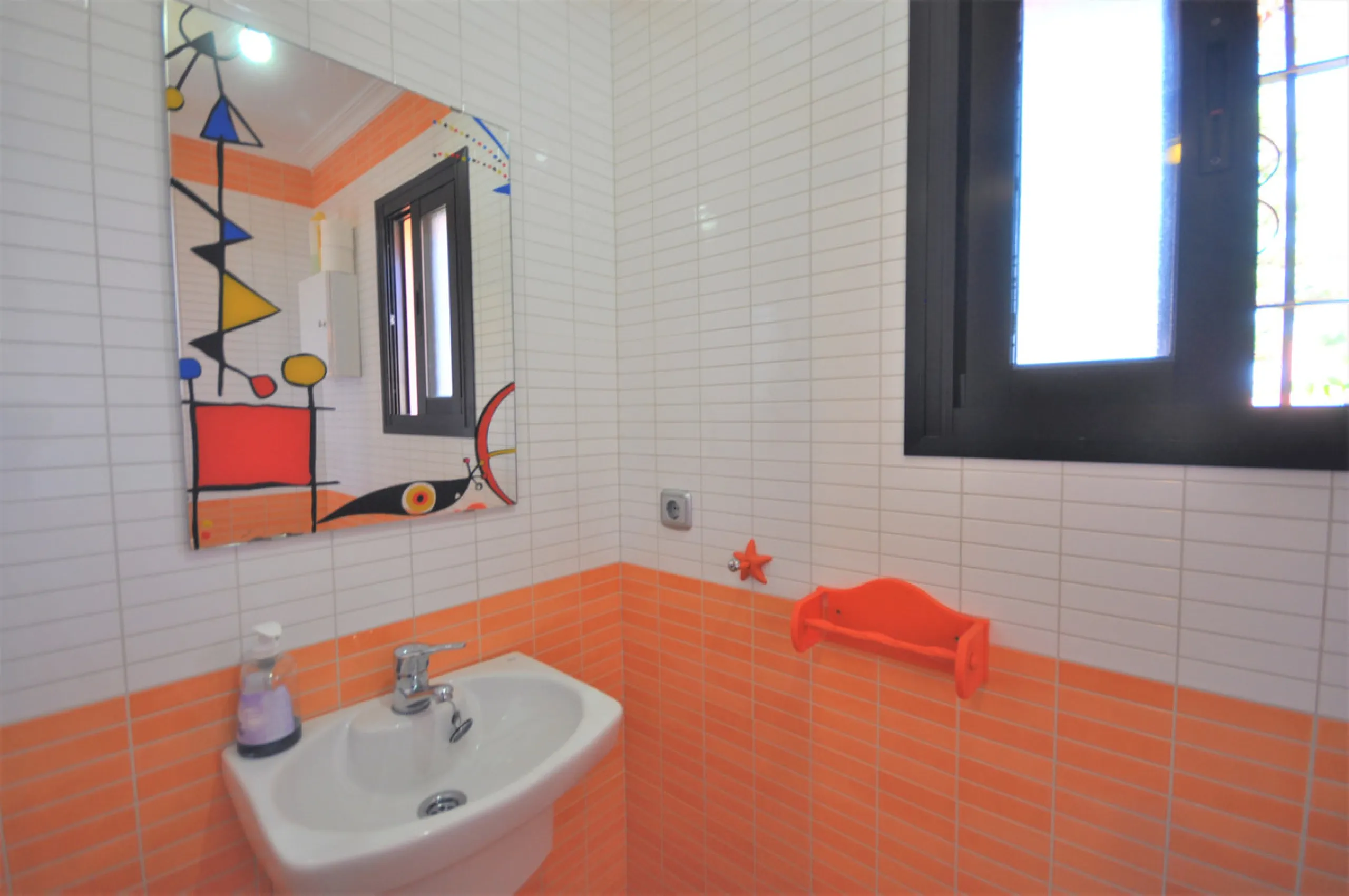 House - Detached Villa в продаже в Casares, Málaga. В доме 4 спален и 3 ванных комнат. Площадь дома 310 м². Площадь участка 2200 м²