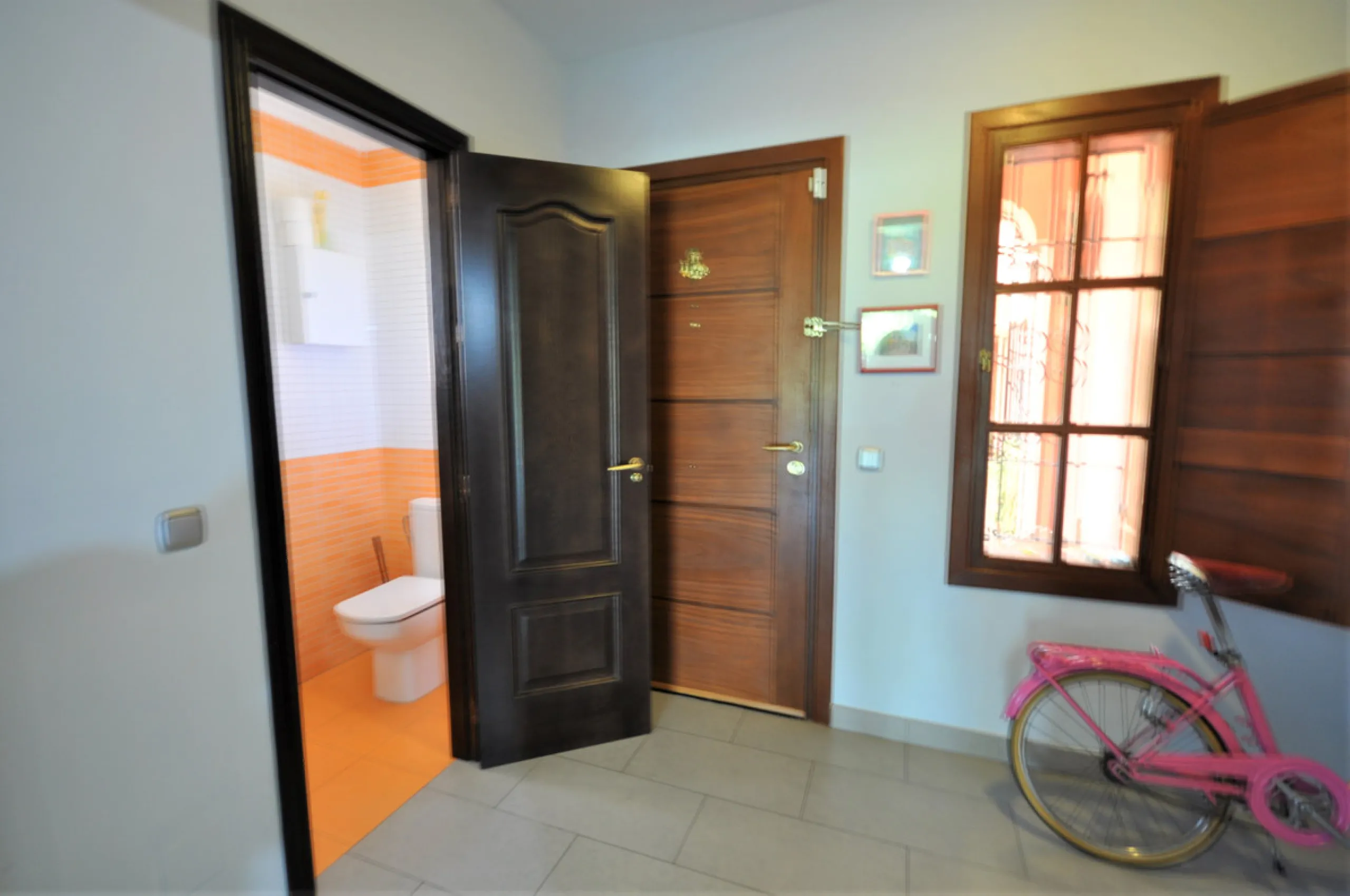 House - Detached Villa в продаже в Casares, Málaga. В доме 4 спален и 3 ванных комнат. Площадь дома 310 м². Площадь участка 2200 м²