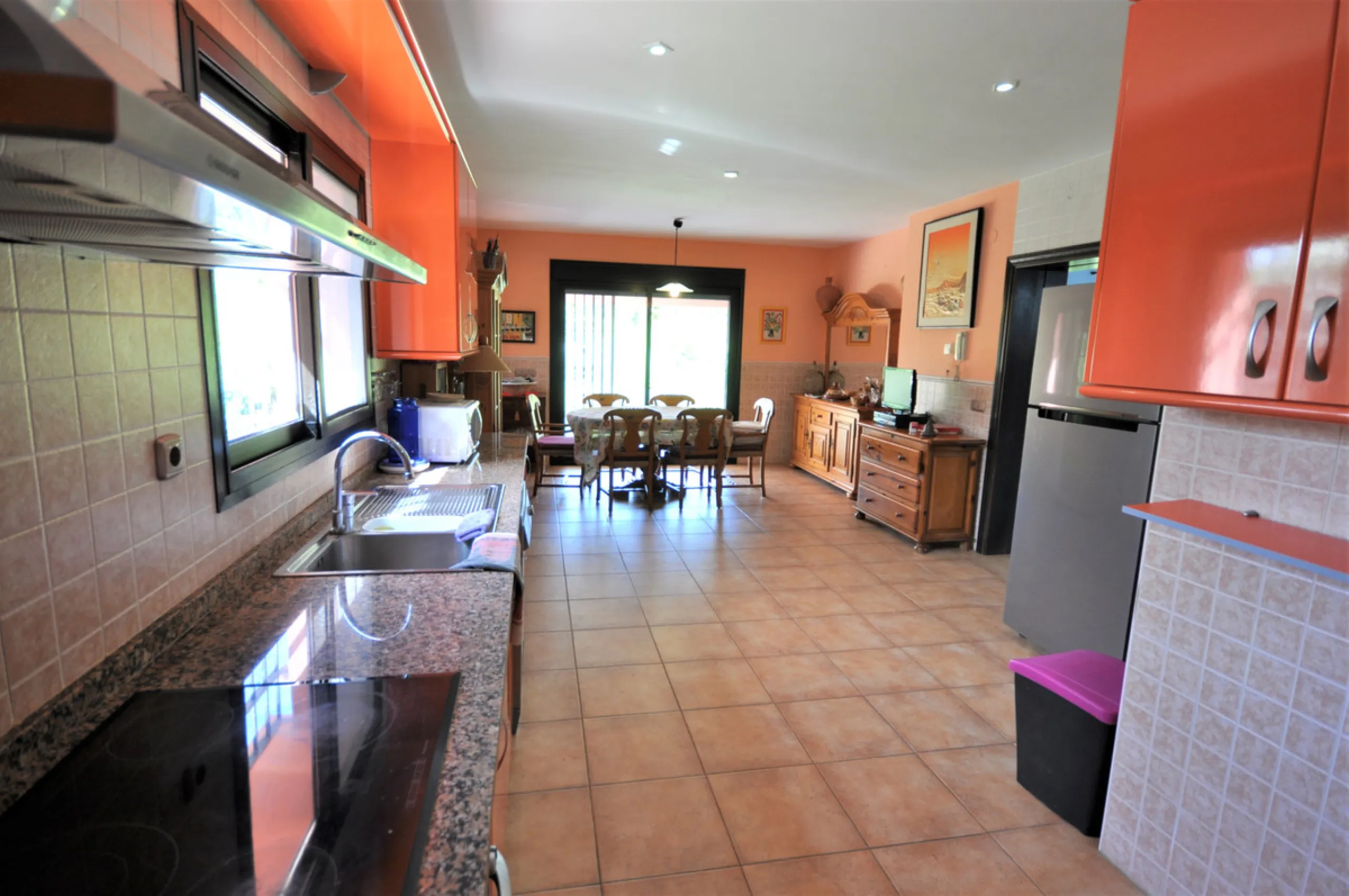 House - Detached Villa в продаже в Casares, Málaga. В доме 4 спален и 3 ванных комнат. Площадь дома 310 м². Площадь участка 2200 м²