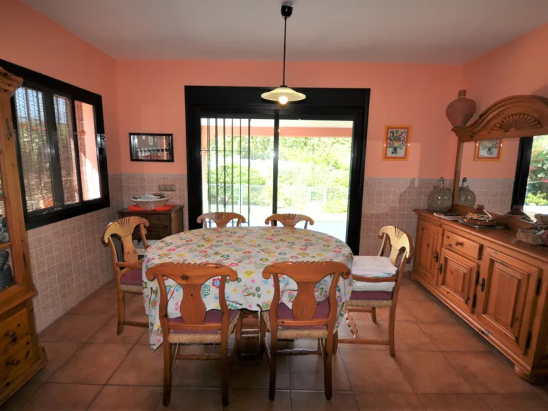 House - Detached Villa в продаже в Casares, Málaga. В доме 4 спален и 3 ванных комнат. Площадь дома 310 м². Площадь участка 2200 м²