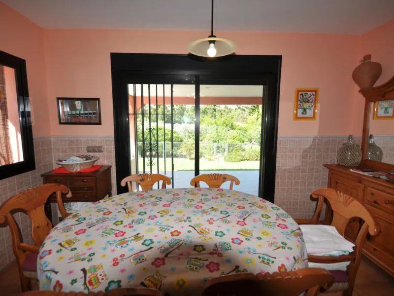 House - Detached Villa в продаже в Casares, Málaga. В доме 4 спален и 3 ванных комнат. Площадь дома 310 м². Площадь участка 2200 м²