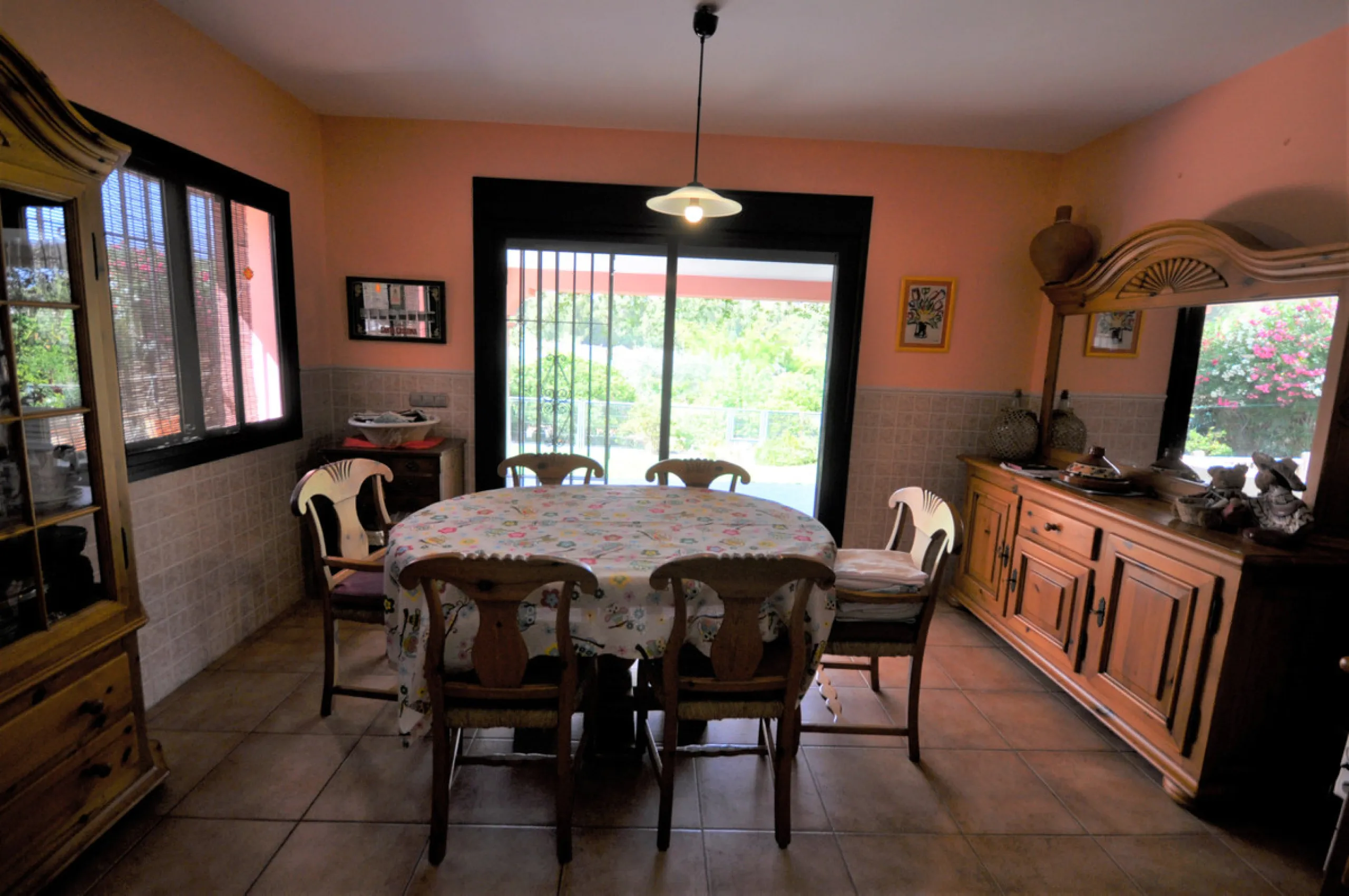 House - Detached Villa в продаже в Casares, Málaga. В доме 4 спален и 3 ванных комнат. Площадь дома 310 м². Площадь участка 2200 м²