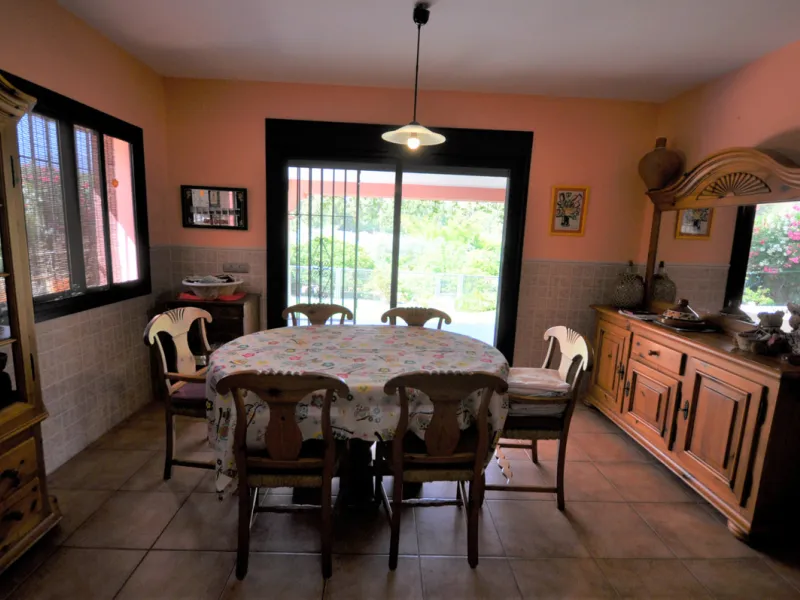 House - Detached Villa в продаже в Casares, Málaga. В доме 4 спален и 3 ванных комнат. Площадь дома 310 м². Площадь участка 2200 м²