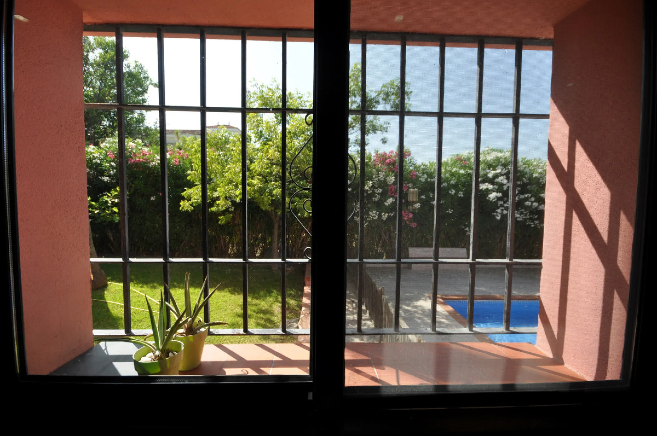 House - Detached Villa в продаже в Casares, Málaga. В доме 4 спален и 3 ванных комнат. Площадь дома 310 м². Площадь участка 2200 м²