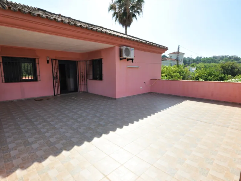 House - Detached Villa в продаже в Casares, Málaga. В доме 4 спален и 3 ванных комнат. Площадь дома 310 м². Площадь участка 2200 м²