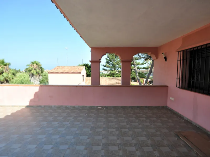 House - Detached Villa в продаже в Casares, Málaga. В доме 4 спален и 3 ванных комнат. Площадь дома 310 м². Площадь участка 2200 м²