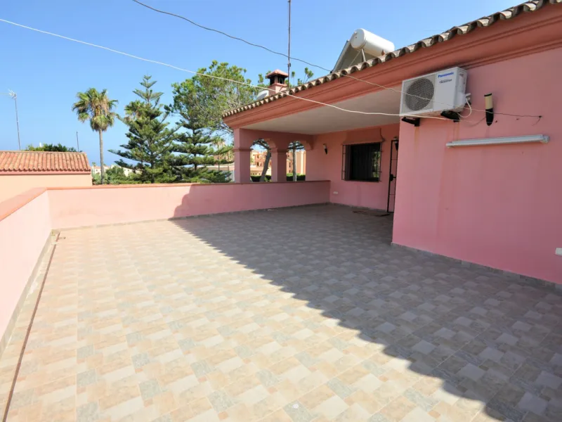 House - Detached Villa в продаже в Casares, Málaga. В доме 4 спален и 3 ванных комнат. Площадь дома 310 м². Площадь участка 2200 м²