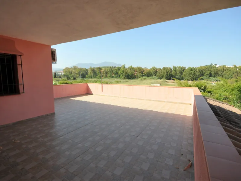 House - Detached Villa в продаже в Casares, Málaga. В доме 4 спален и 3 ванных комнат. Площадь дома 310 м². Площадь участка 2200 м²
