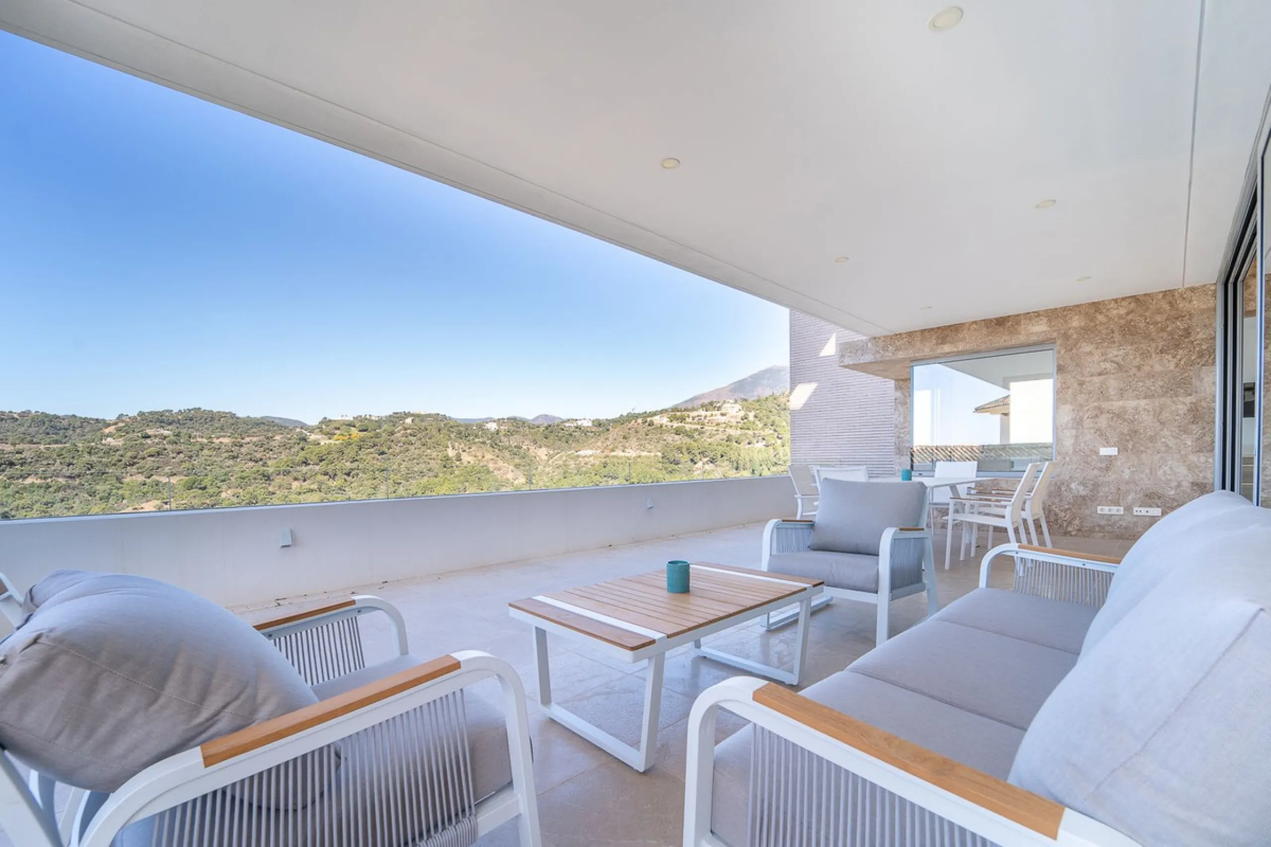 Newly built contemporary villa, finished on two floors plus basement, plus roof top, accessible by stairs and elevator. It is located in a natural environment, surrounded by golf and mountain, providing nice open views to those, panoramic sea view from th