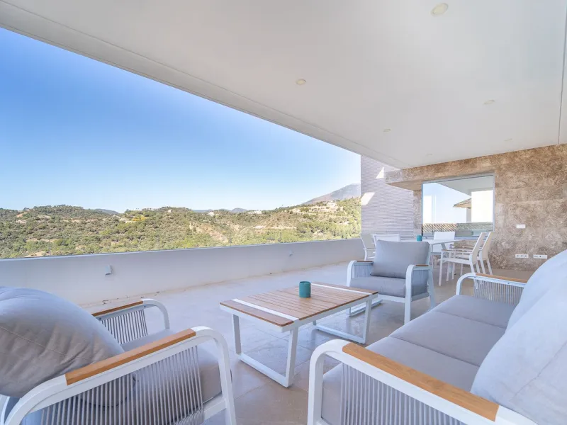 Newly built contemporary villa, finished on two floors plus basement, plus roof top, accessible by stairs and elevator. It is located in a natural environment, surrounded by golf and mountain, providing nice open views to those, panoramic sea view from th
