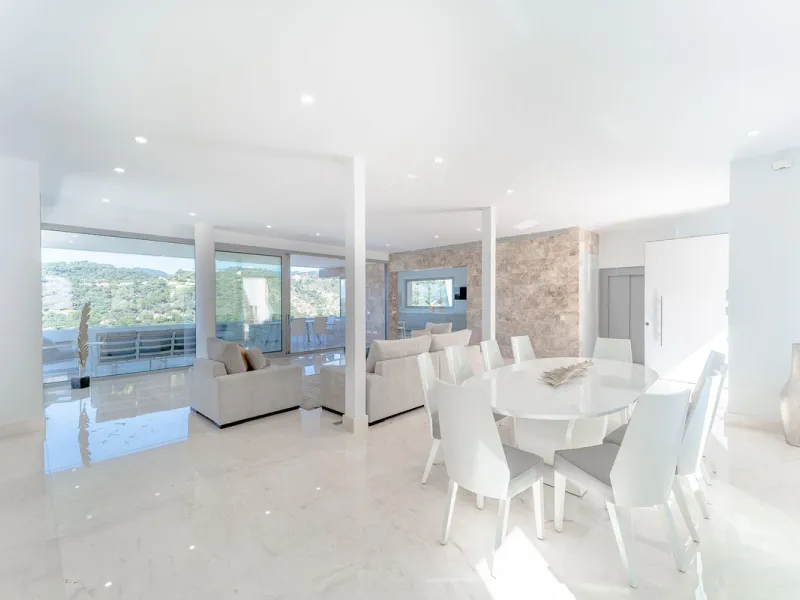 Newly built contemporary villa, finished on two floors plus basement, plus roof top, accessible by stairs and elevator. It is located in a natural environment, surrounded by golf and mountain, providing nice open views to those, panoramic sea view from th