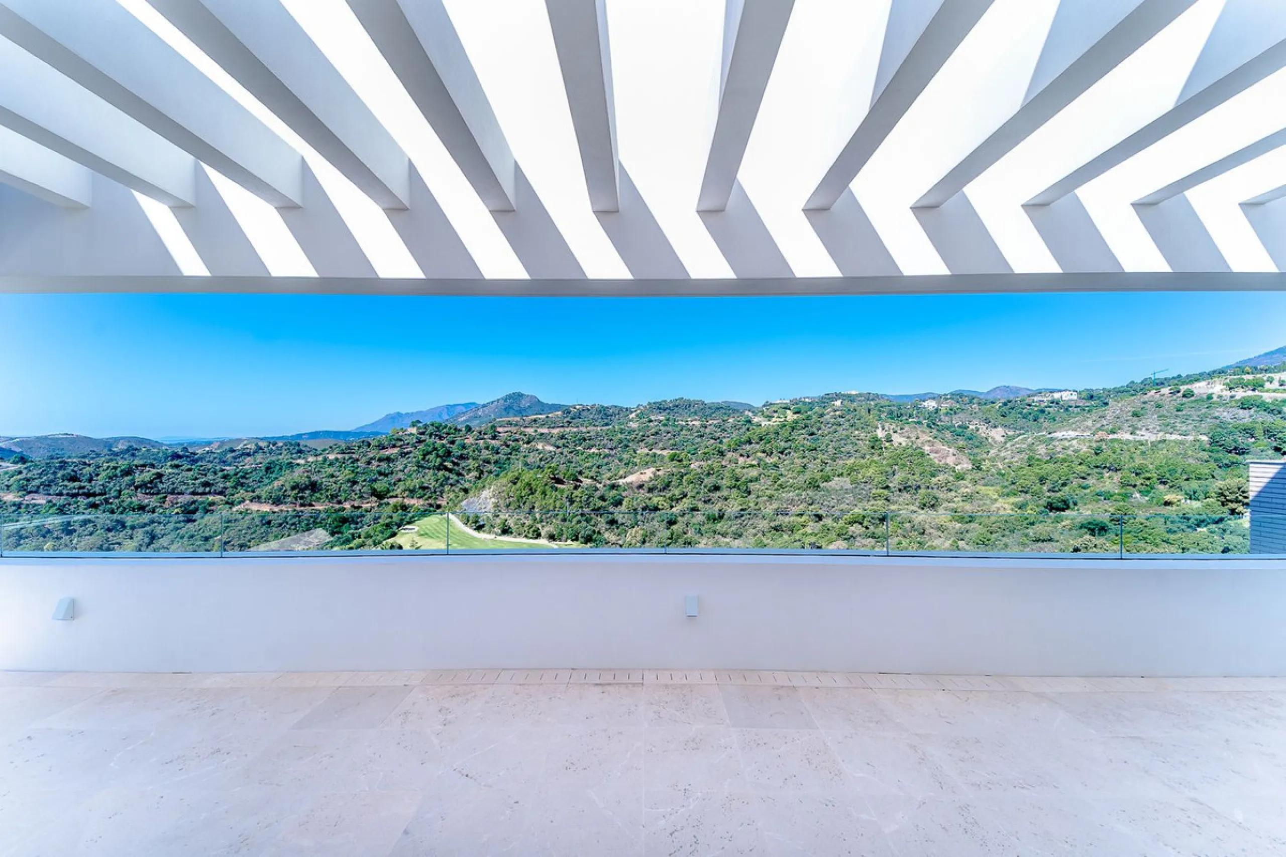 Newly built contemporary villa, finished on two floors plus basement, plus roof top, accessible by stairs and elevator. It is located in a natural environment, surrounded by golf and mountain, providing nice open views to those, panoramic sea view from th